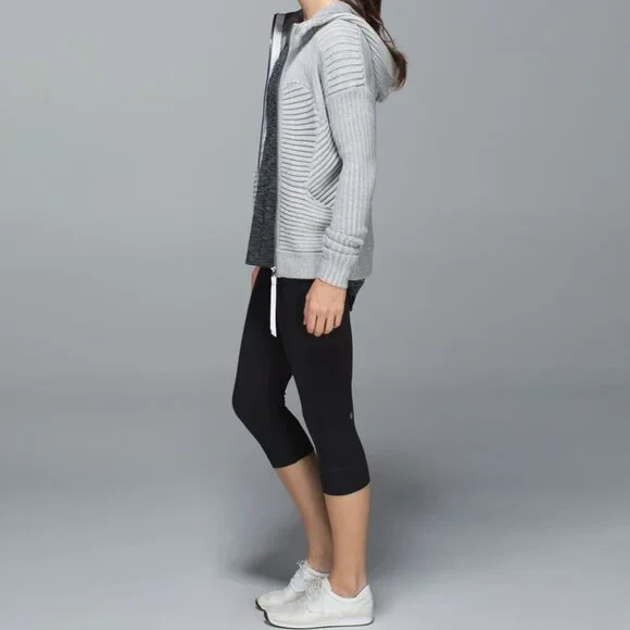 NEW Lululemon Seamlessly Street Crop Leggings in Black size 4 - Picture 4 of 12